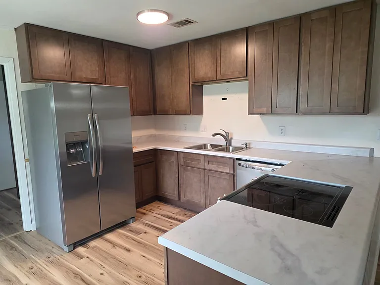 237 Saratoga Dr — Photo 3