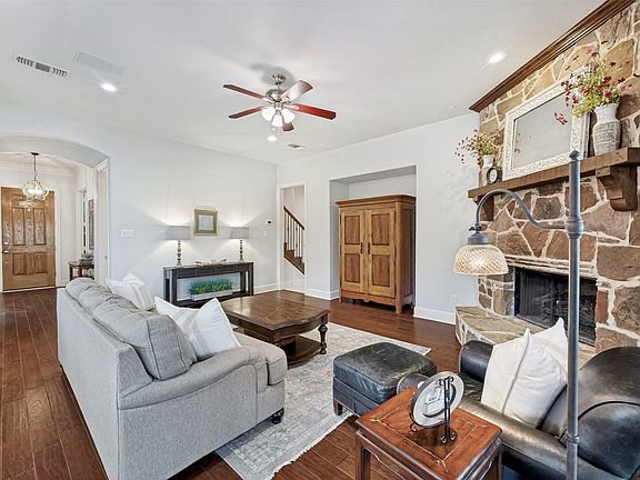 4th image of 960 Willow Ridge Dr