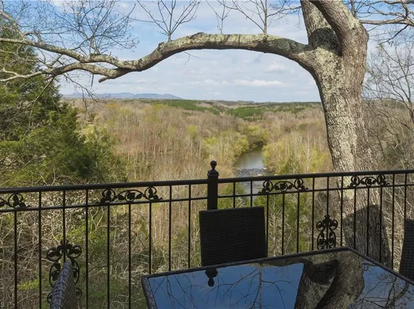 1746 Blackwell Rd, Walnut Cove, NC 27052