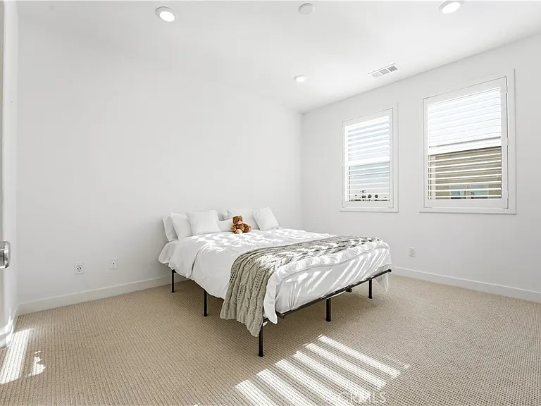 1637 W Lincoln Ave #103 — Photo 12