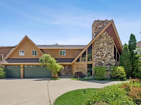 607 Berkshire Ct, Downers Grove, IL 60516