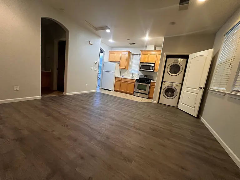 372 W Erics Way — Photo 11
