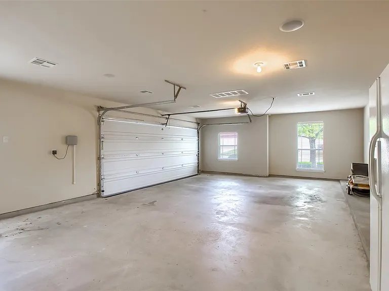 18720 Royal Pointe Dr — Photo 30