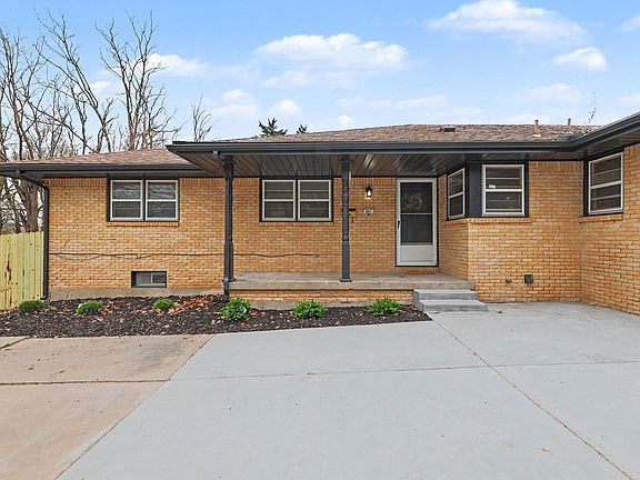 2nd image of 801 E Goeldner Ln
