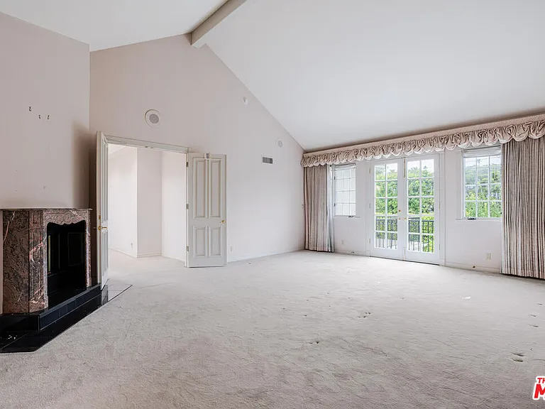 604 N Linden Dr — Photo 32