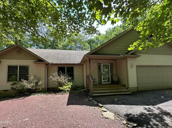 121 Gold Rush Dr, Hawley, PA 18428