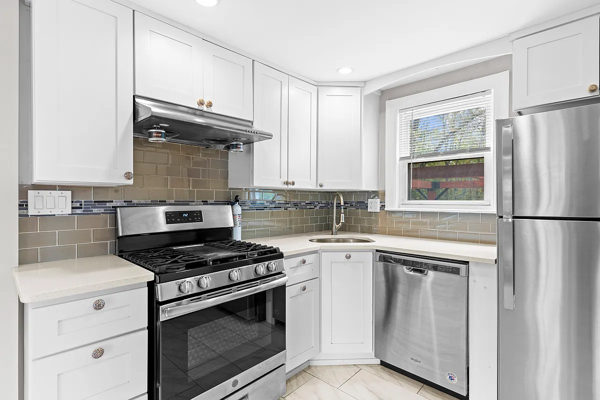 Building Photo - 92 Gladeside Ave #1