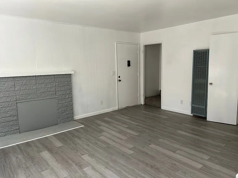 3685 Tamarack Ave. — Photo 2