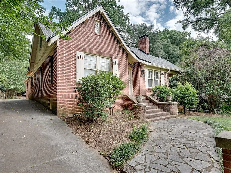 1424 Emory Rd NE — Photo 2