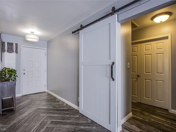 5th image of 3062 Tumwater St