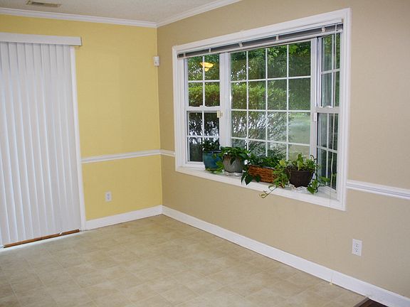4th image of 3921 Sterling Pointe Dr Unit Ll10