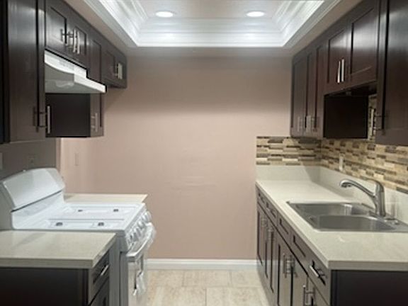 4th image of 928 S Cypress Ave #14