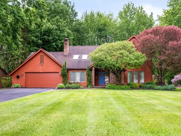 41 Pond Valley Cir, Penfield, NY 14526
