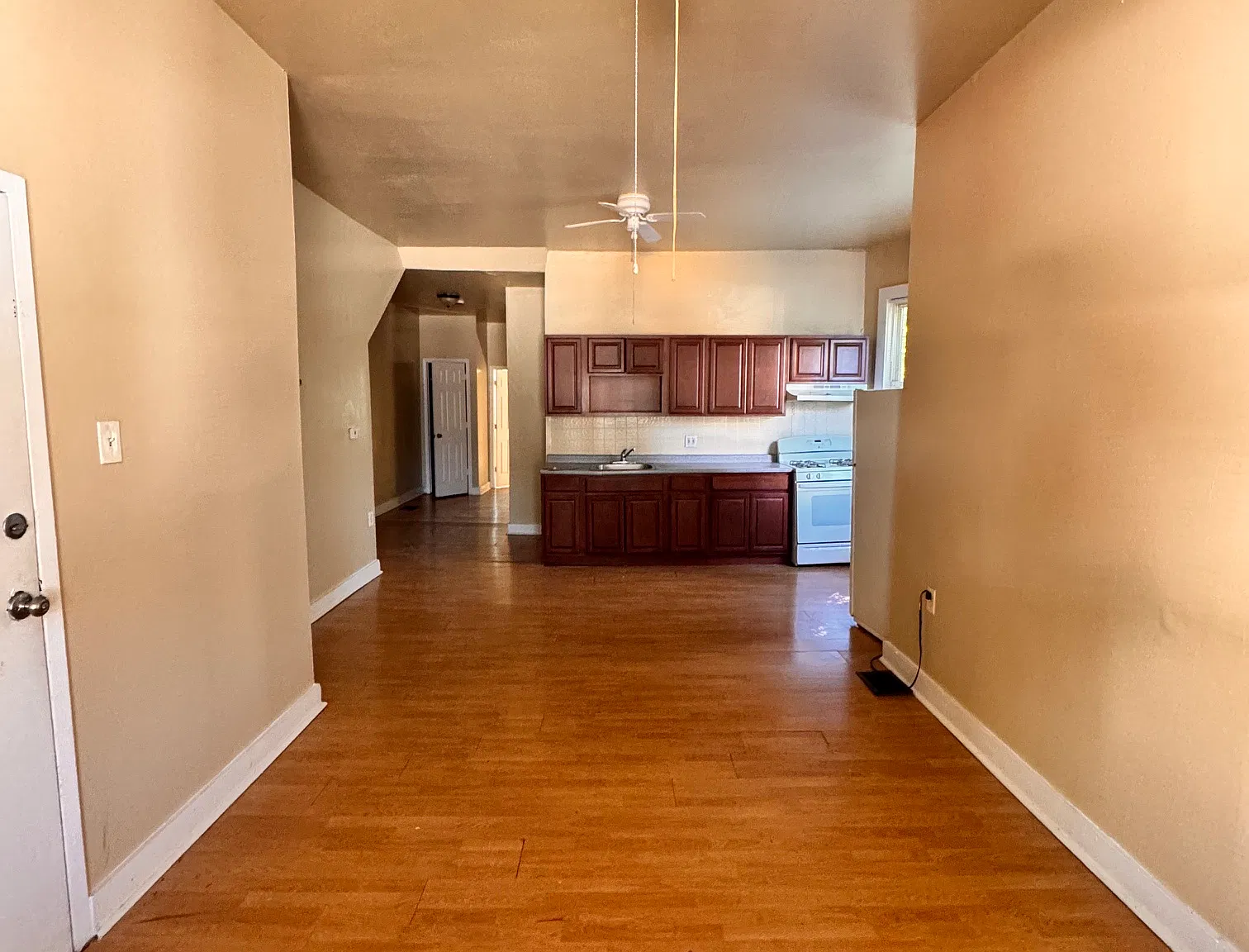 1 bed, 1000 sqft, $1,050 — Photo 3