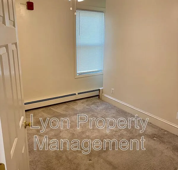 94 Anthony Ave #2R — Photo 9