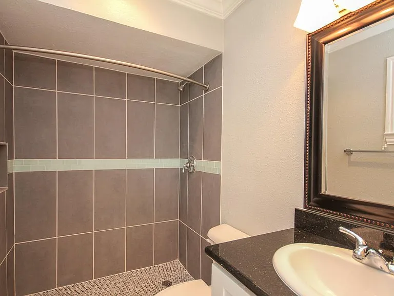 2011 Marshall St #18 — Photo 14