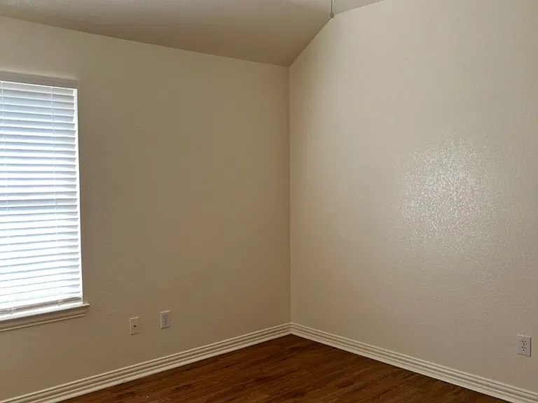 413 Sheri Ln — Photo 4