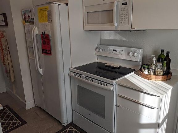 3rd image of 600 Dunbar St