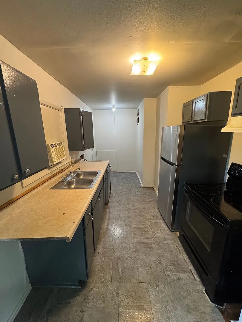 2517 Evans St — Photo 3