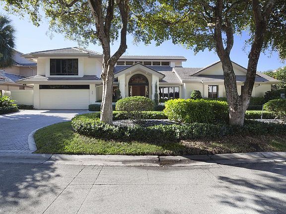 2nd image of 30 Bay Colony Dr
