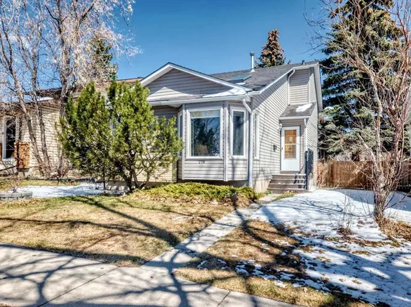 216 SW Hawkwood Blvd NW, Calgary, AB T3G 3E8