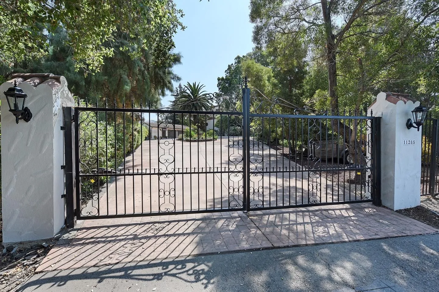 11285 Clayton Rd photo 1
