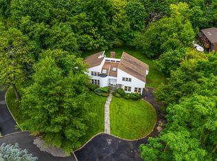 15 W Gate Rd, Port Washington, NY 11050