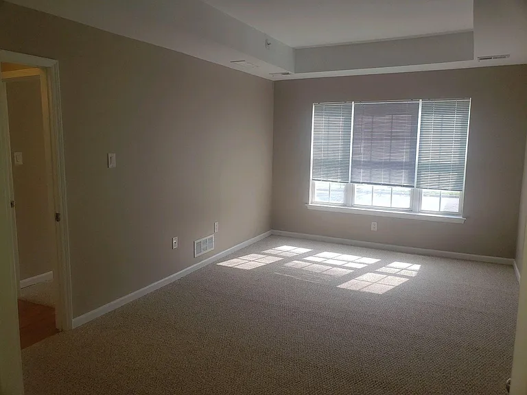 102 Middlebury Dr — Photo 15