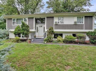 152 California Rd, Yorktown Heights, NY 10598