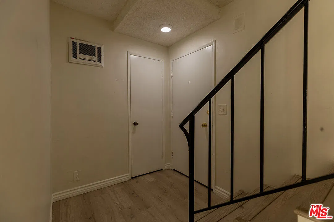 3 bed, 2.0 bath, 1100 sqft, $3,425 — Photo 4