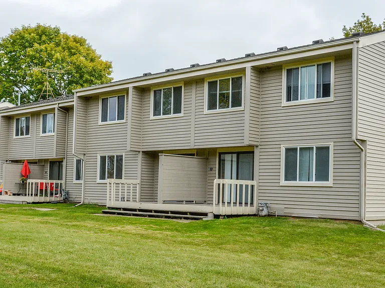 Lake City Apartments — Photo 7