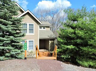 470 Spruce Dr, Tannersville, PA 18372