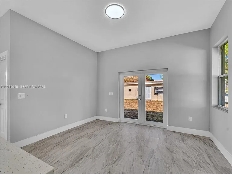803 N 20th St — Photo 30