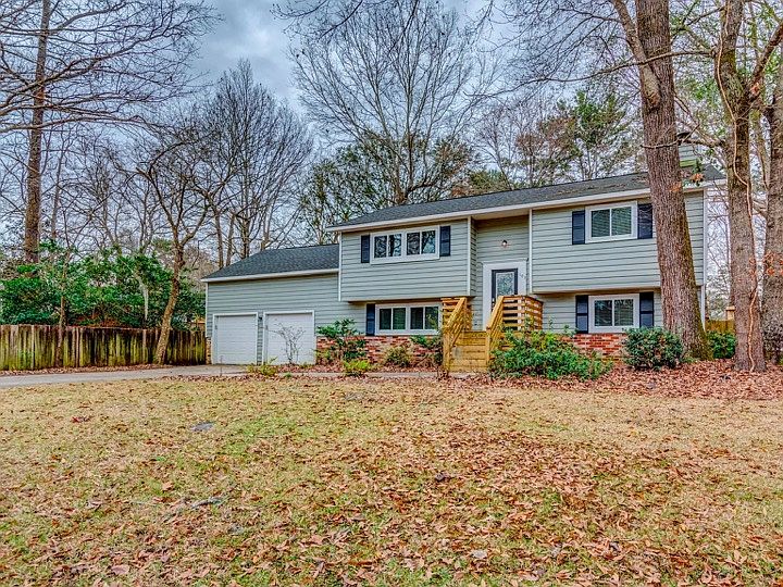 1st image of 103 Pelican Ct