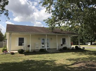 501 S 6th St, Elkville, IL 62932