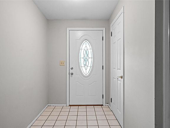 4th image of 205 Tuxworth Rd