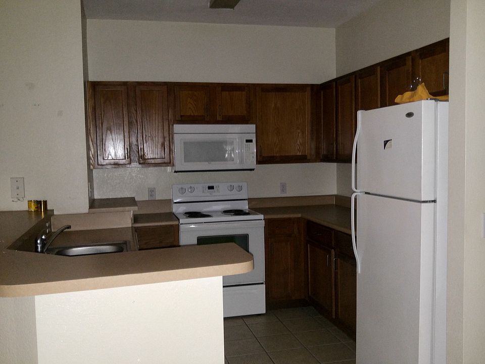 Kitchen with Breakfast Bar
