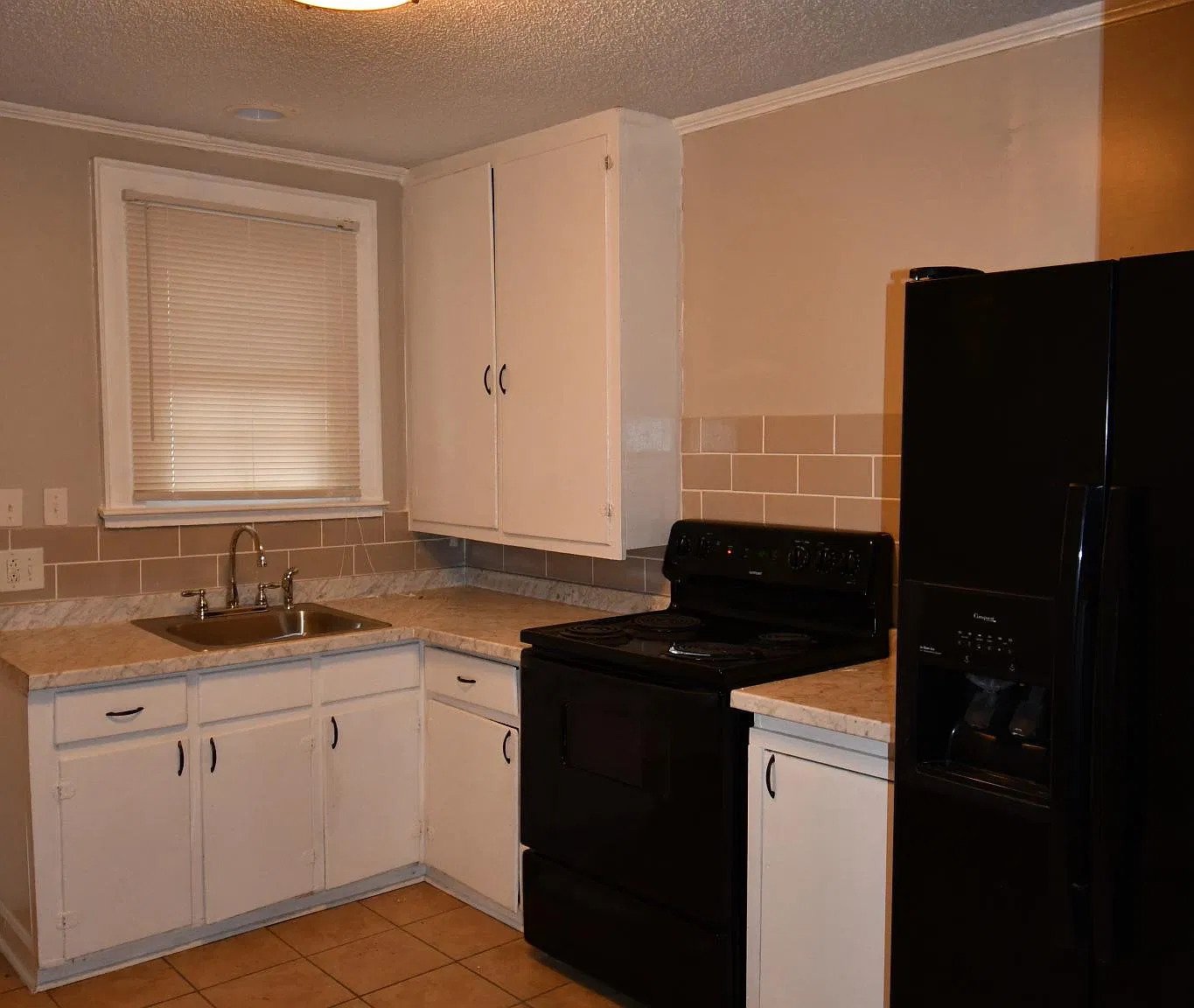3 bed, 900 sqft, $1,250 — Photo 2