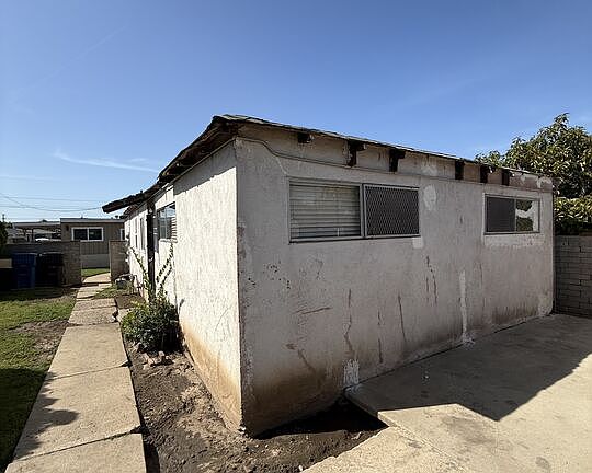 3rd image of 3401 W 110th St