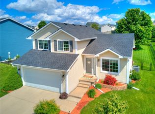 6827 Sweetwater Dr, Des Moines, IA 50320
