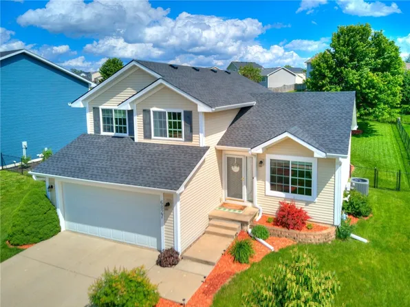 6827 Sweetwater Dr, Des Moines, IA 50320
