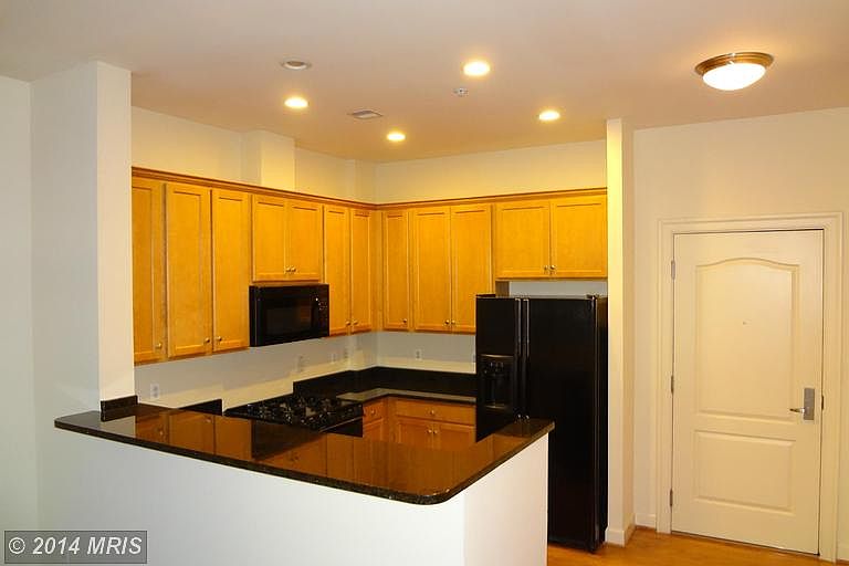 1st image of 1000 N Randolph St APT 106