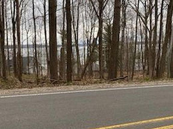 4th image of Shorewood Dr