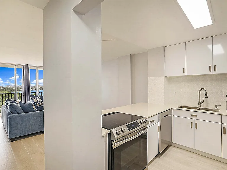 2121 N Ocean Blvd #1103W — Photo 15