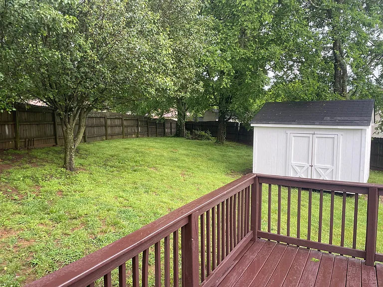 304 Eli Ct — Photo 12