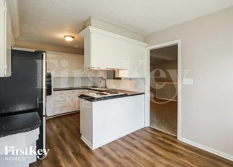 11404 E 62nd Ter — Photo 5