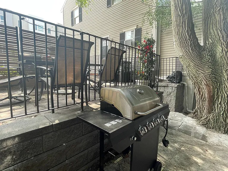 273 Dorchester St #1 — Photo 18
