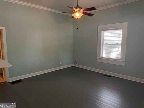 2nd image of 820 Reese St