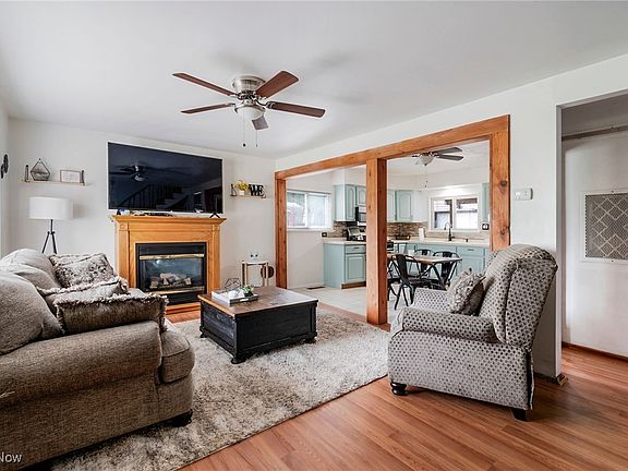 3rd image of 374 Rosemont Ave
