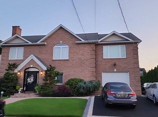 1723 Aladdin Ave #A-K, New Hyde Park, NY 11040